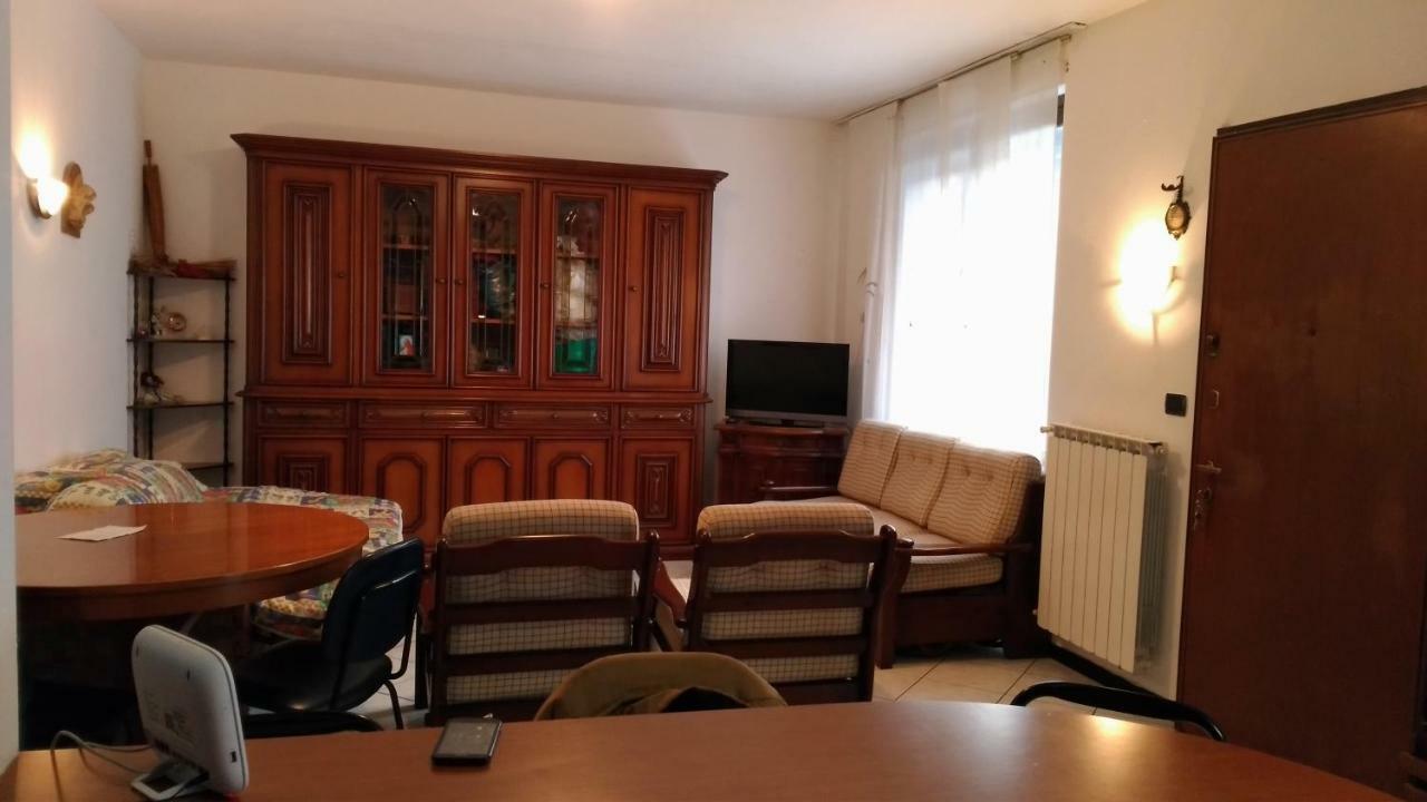 Villetta Rossini Appartamento Da Condividere Con Me Luciano Servizio Ospiti Taxi Driver Navetta No Wifi 2 Camera Da Letto Per 5 Persone Valbrembo Kültér fotó